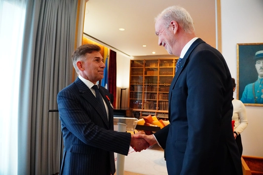 Robert Korzeniowski przyjmujący gratulacje