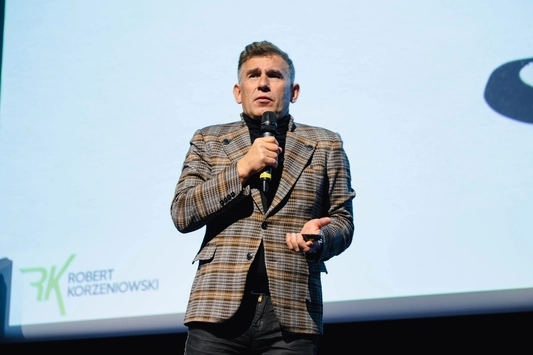 Robert Korzeniowski z mikrofonem